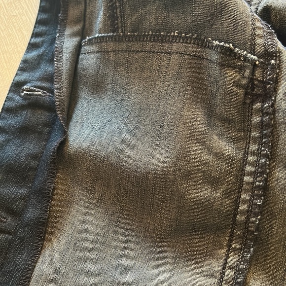 Nwot, never worn cool jean jacket. Size 14 - Picture 6 of 10